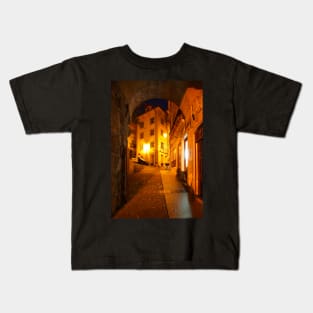 Arco de Almedina, old town, Coimbra, Portugal Kids T-Shirt